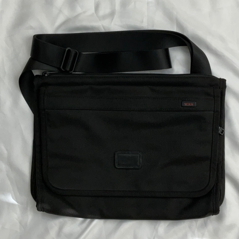 TUMI Tumi 22112DH Alpha Flap Zip Crossbody Diagonal Shoulder Bag 10x14